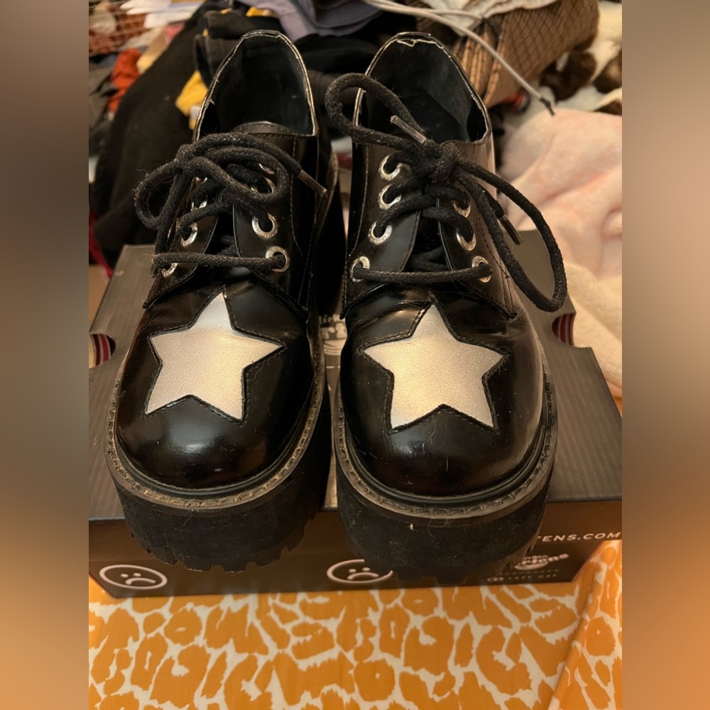 UNIF’s excuse platform. Used. Not sold on website anymore. Size US 8. Star ⭐️⭐️